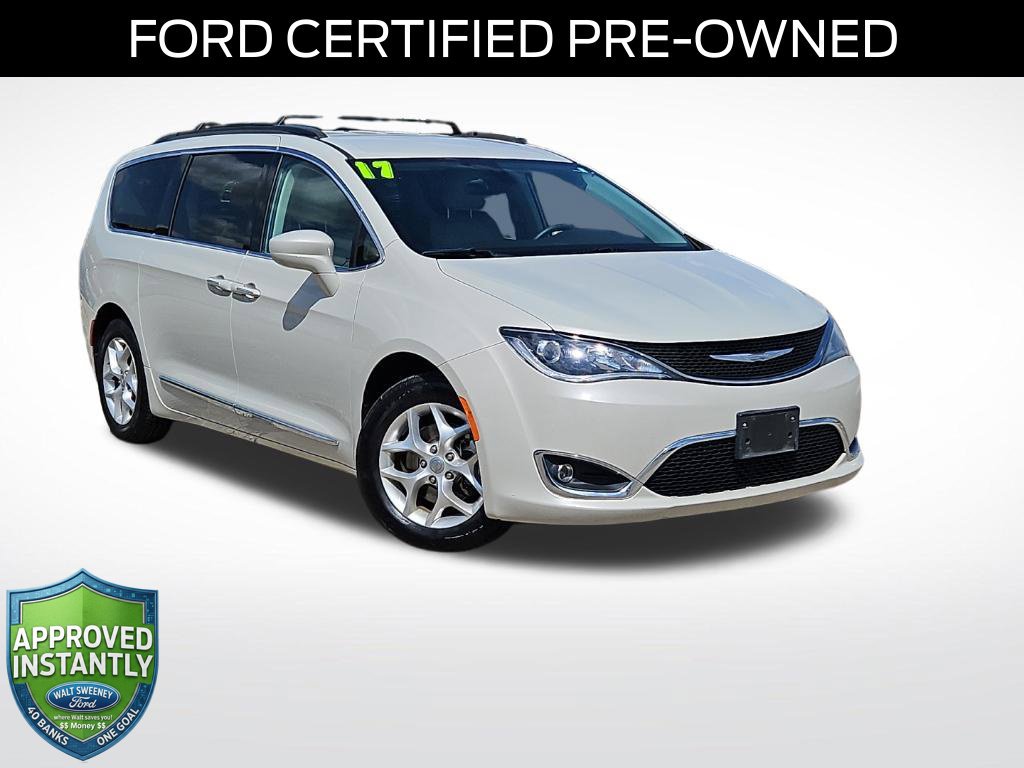 Used 2017 Chrysler Pacifica Touring-L w/ Tire & Wheel Group FWD image 1
