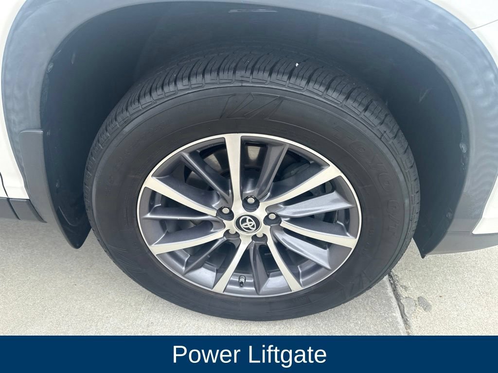 Used 2019 Toyota Highlander XLE AWD/4WD image 11