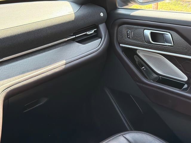 Certified 2025 Ford Explorer Platinum w/ LUX Leather Package image 17