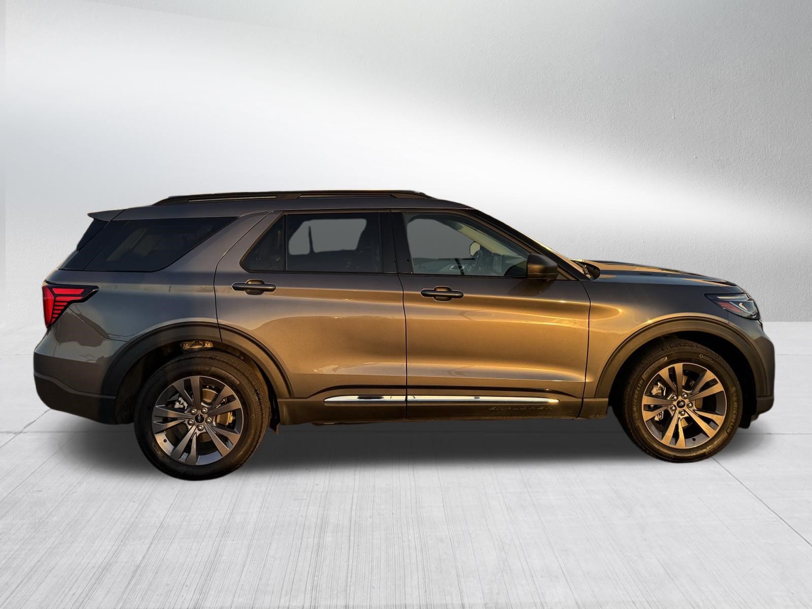 Certified 2025 Ford Explorer Active w/ Active Comfort Package AWD/4WD image 8