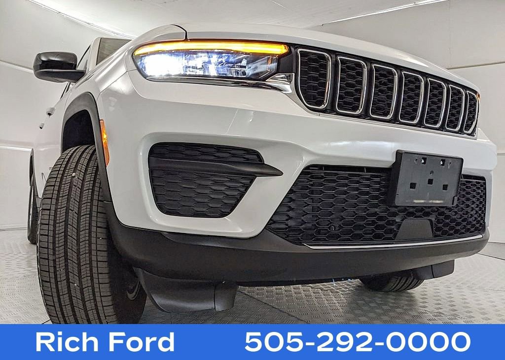 Used 2025 Jeep Grand Cherokee Laredo X image 24