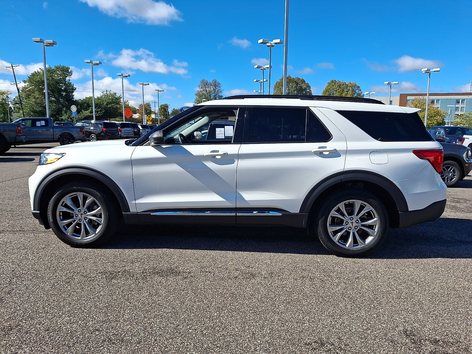 Certified 2023 Ford Explorer XLT w/ Equipment Group 202A AWD/4WD image 6