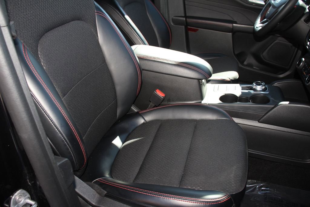 Certified 2025 Ford Escape ST-Line Select image 28