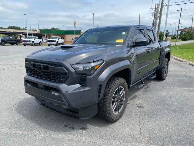 Used 2025 Toyota Tacoma TRD Sport AWD/4WD image 3