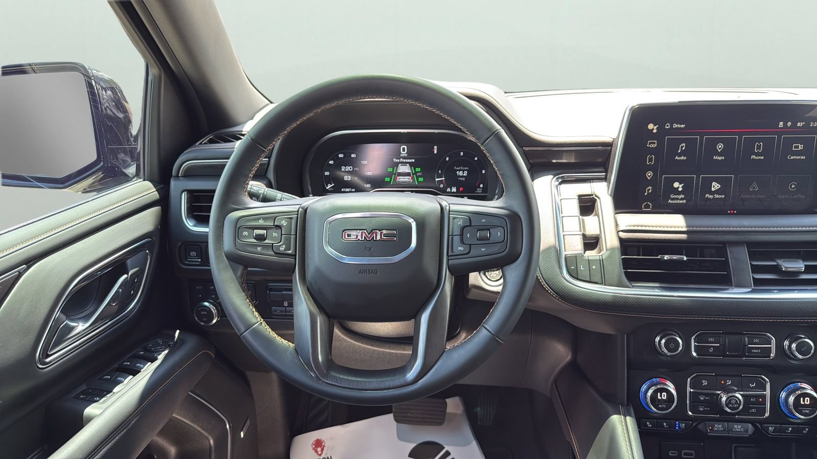 Used 2024 GMC Yukon AT4 w/ AT4 Premium Plus Package AWD/4WD image 12