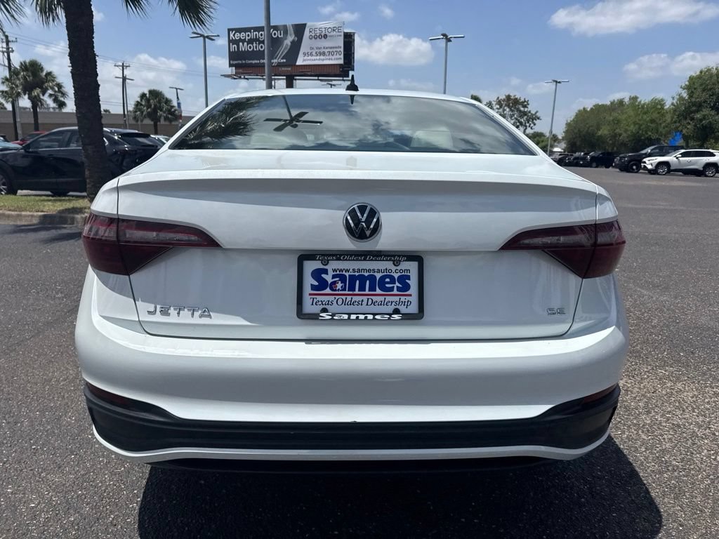 Used 2023 Volkswagen Jetta SE FWD image 4
