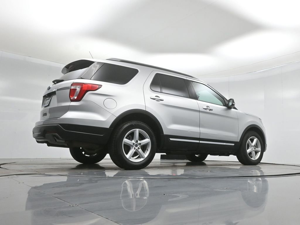 Certified 2018 Ford Explorer XLT w/ Equipment Group 202A image 19