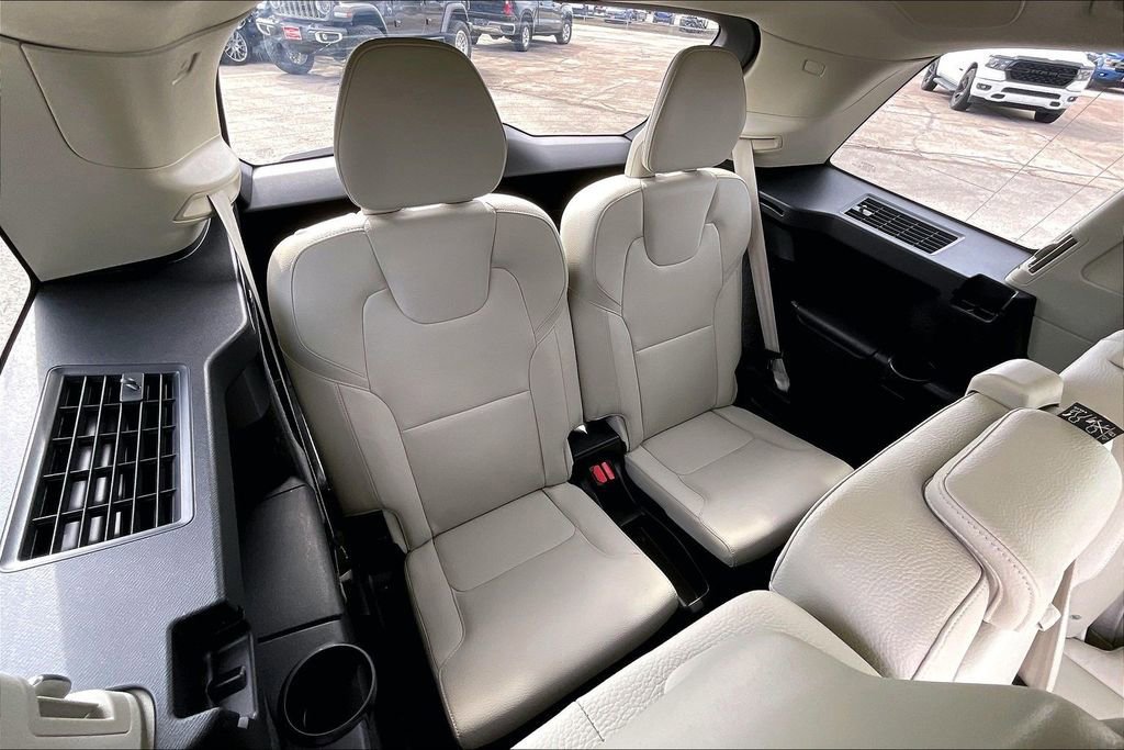 Used 2022 Volvo XC90 T6 Momentum w/ Advanced Package image 37