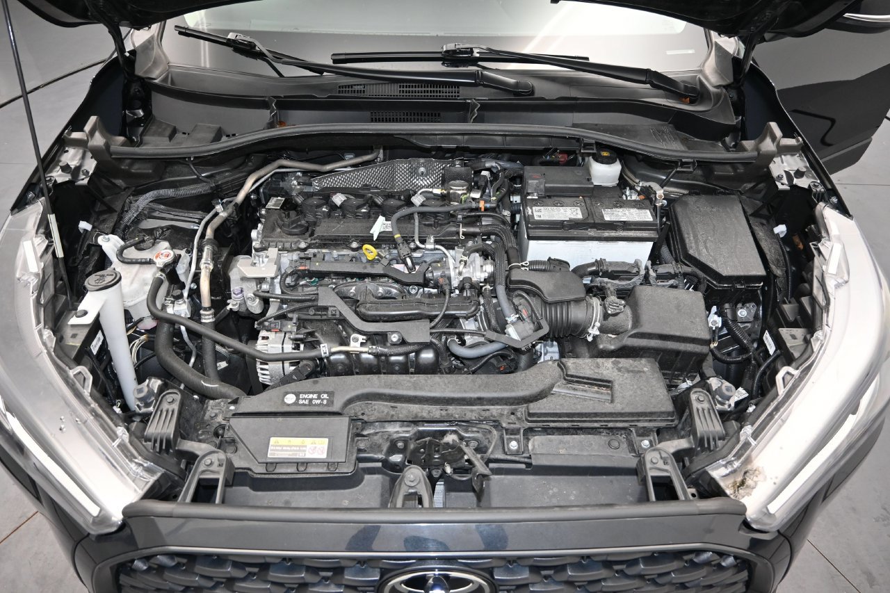 Used 2025 Toyota Corolla Cross LE FWD image 19