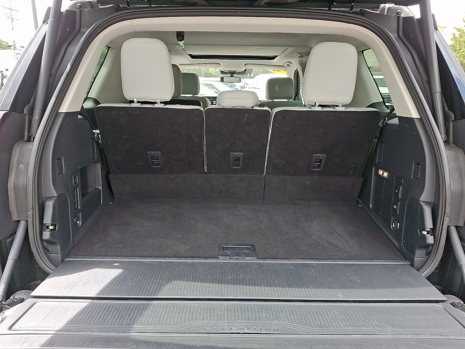 Certified 2025 Ford Expedition Platinum AWD/4WD image 29