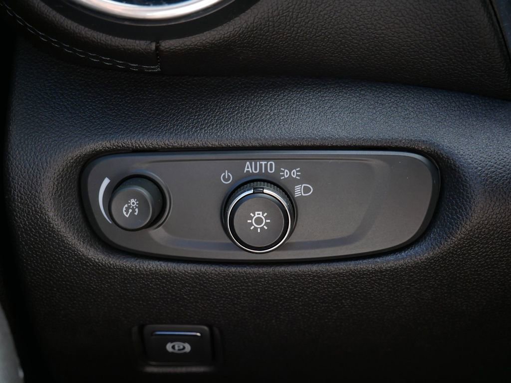 Used 2020 Chevrolet Blazer LT FWD image 16