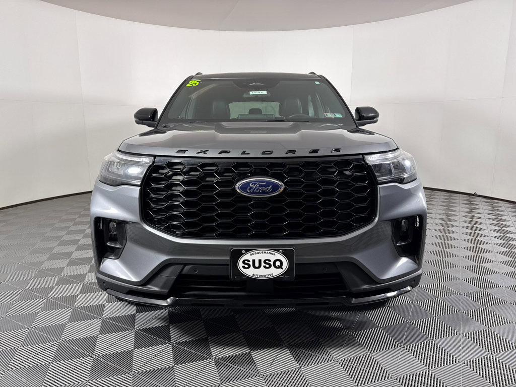Certified 2025 Ford Explorer ST-Line w/ ST-Line Street Pack image 8
