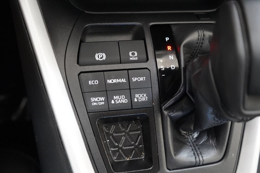 Used 2025 Toyota RAV4 XLE AWD/4WD image 38