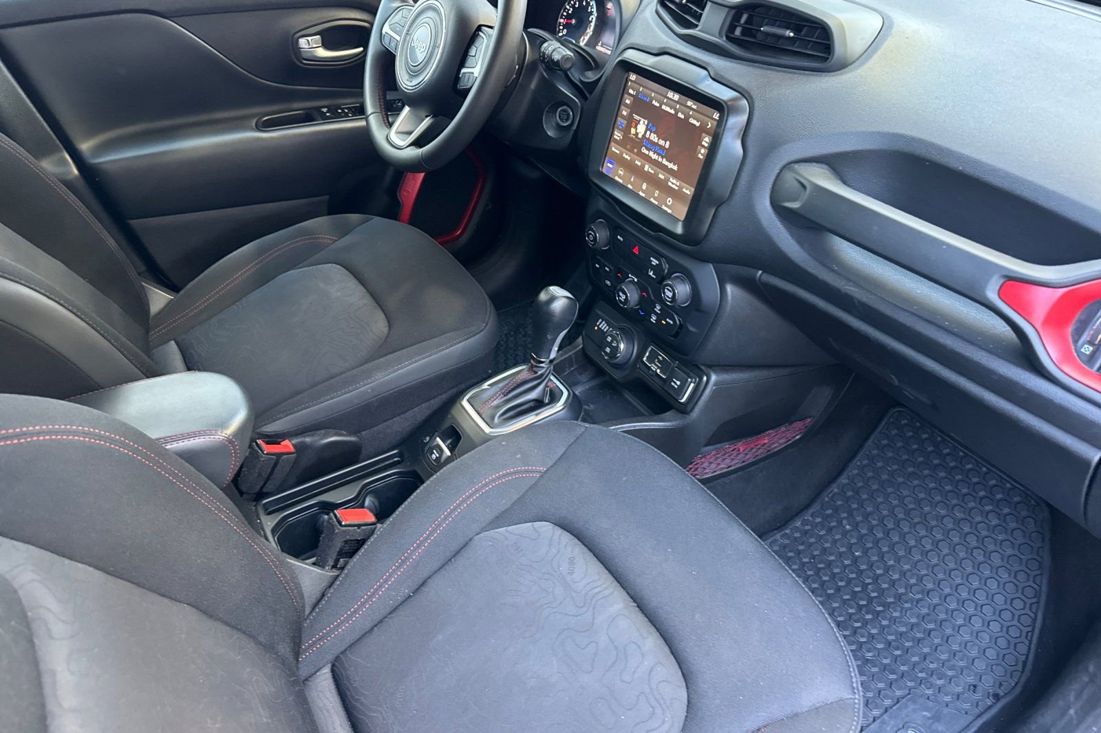 Used 2023 Jeep Renegade Trailhawk AWD/4WD image 15