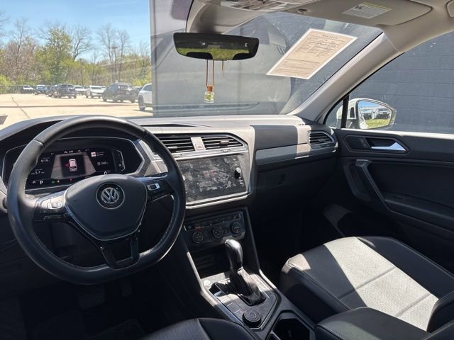 Used 2021 Volkswagen Tiguan SEL AWD/4WD image 39