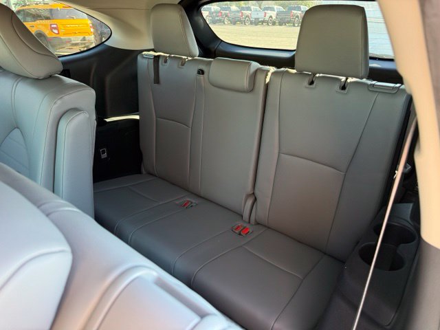 Used 2023 Toyota Highlander XLE FWD image 11