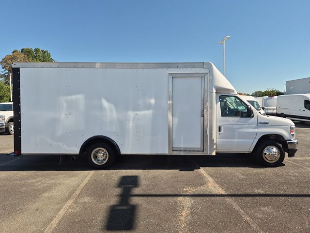 Certified 2022 Ford E-350 and Econoline 350 Super Duty w/ Power Windows & Locks Group RWD image 3