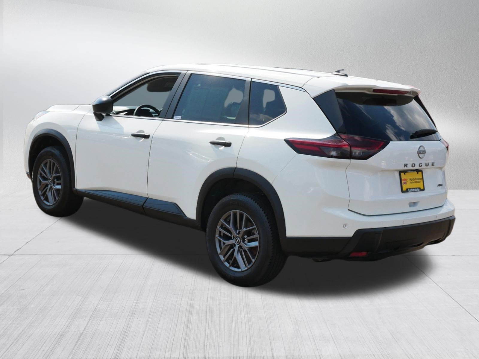 Used 2024 Nissan Rogue S AWD/4WD image 5