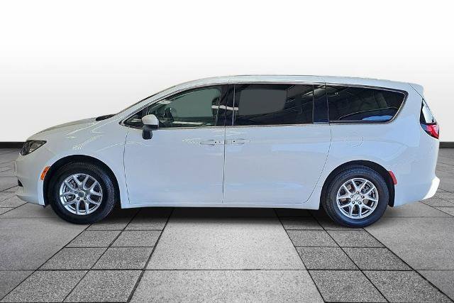 Used 2023 Chrysler Voyager LX FWD image 8