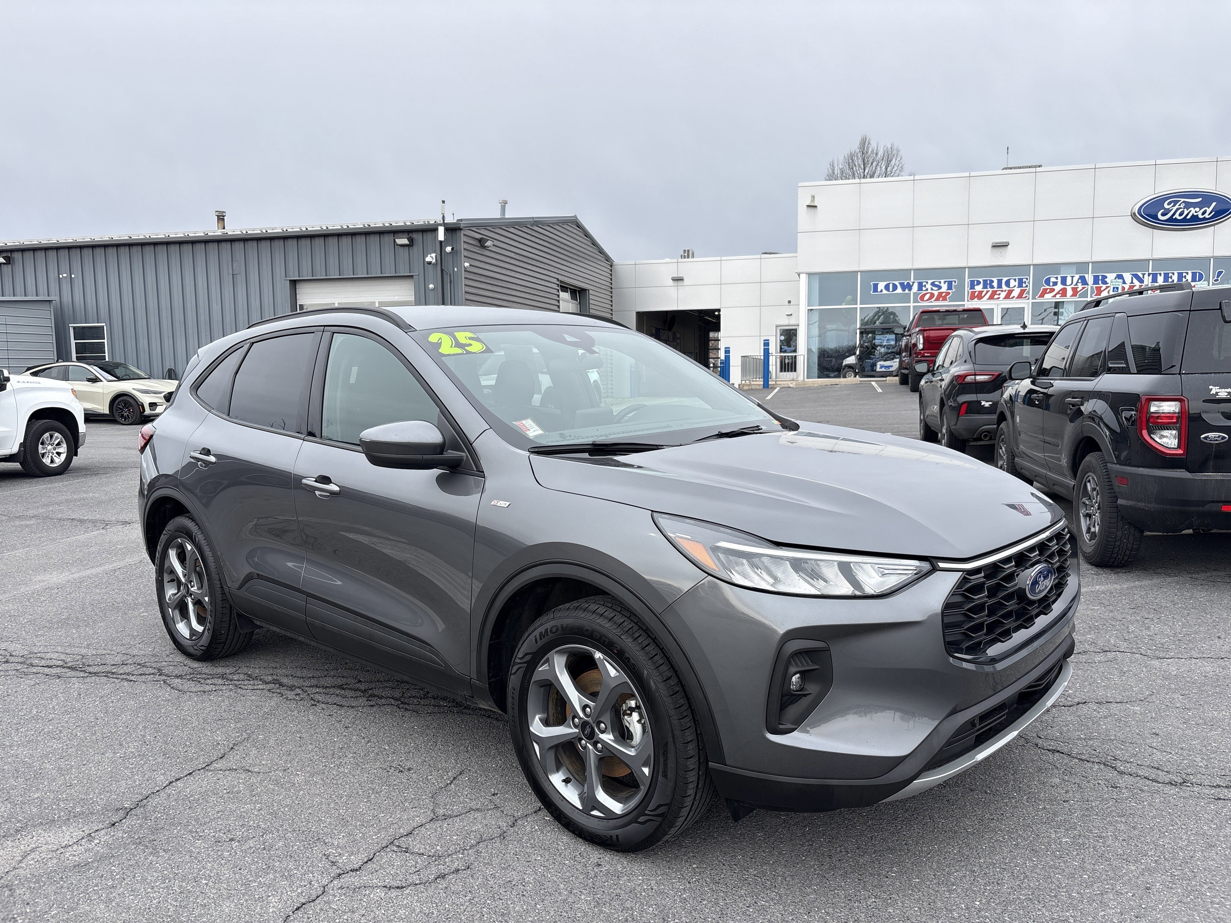 Certified 2025 Ford Escape ST-Line Select AWD/4WD image 7