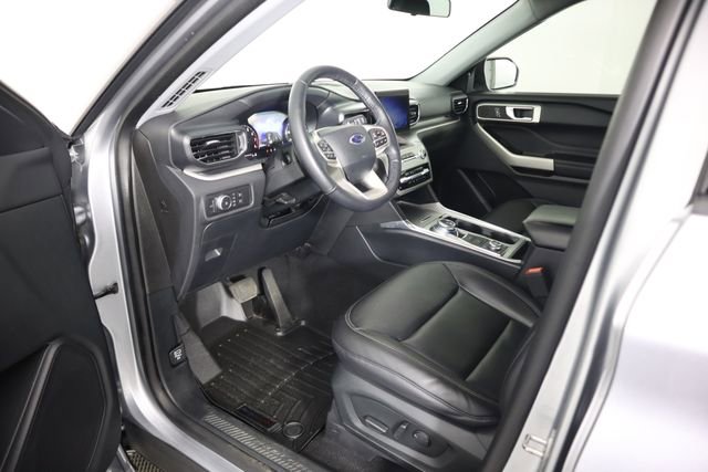 Certified 2020 Ford Explorer XLT w/ Equipment Group 202A AWD/4WD image 27