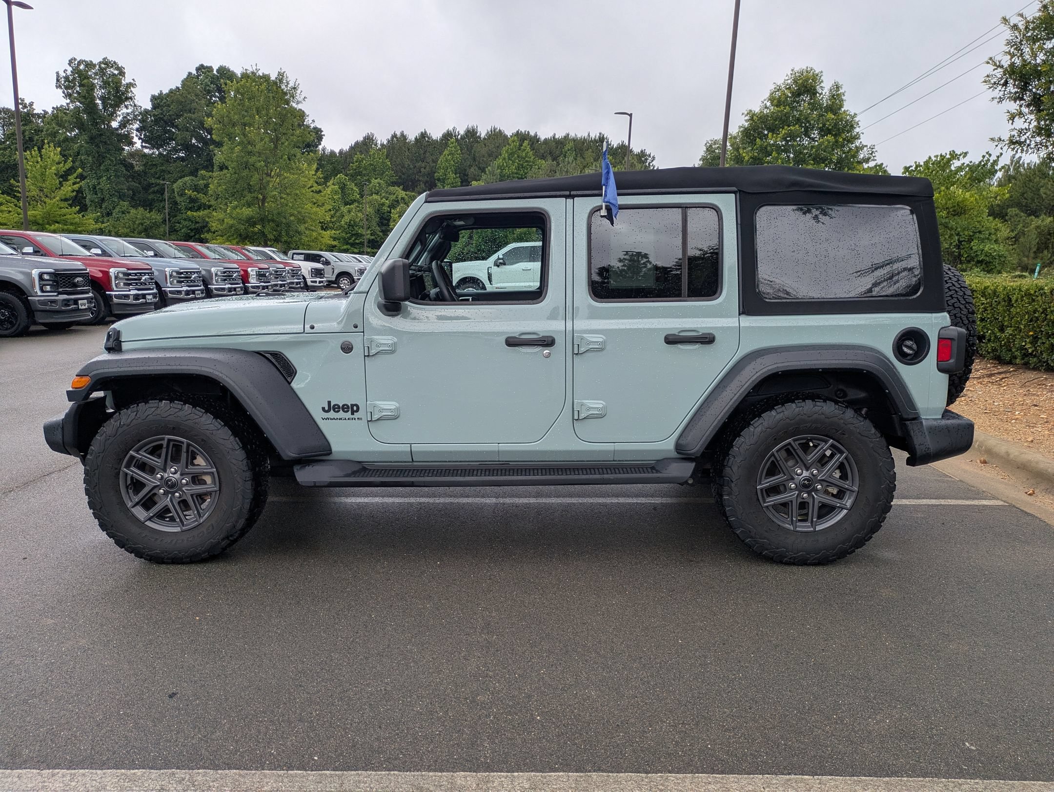 Used 2024 Jeep Wrangler Unlimited Sport AWD/4WD image 7