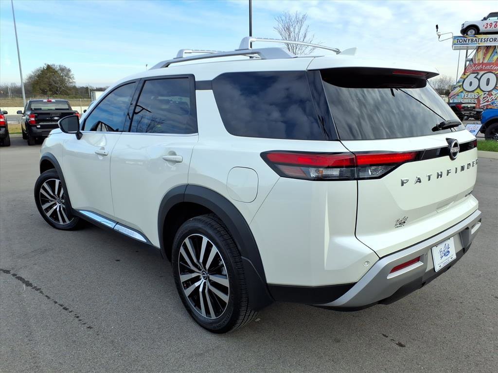 Used 2023 Nissan Pathfinder Platinum image 3