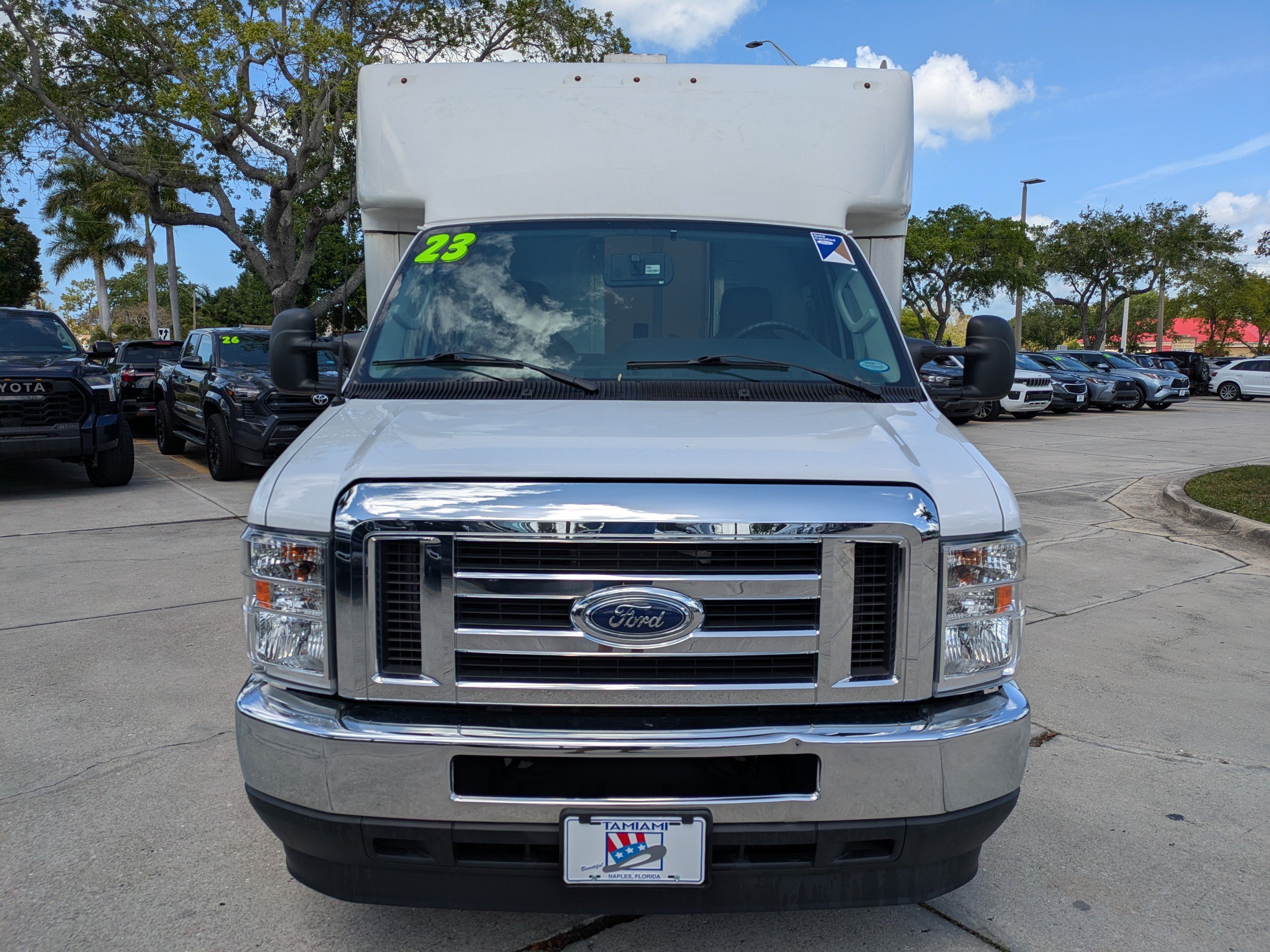 Certified 2023 Ford E-450 and Econoline 450 Super Duty w/ Power Windows & Locks Group RWD image 8