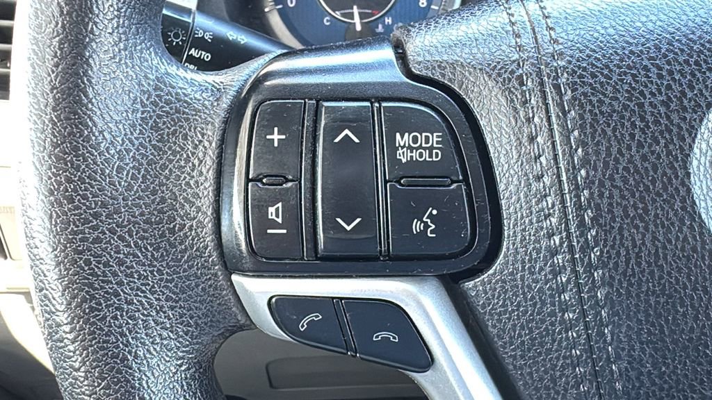 Used 2019 Toyota Sienna LE w/ Carpet Mat Package FWD image 12