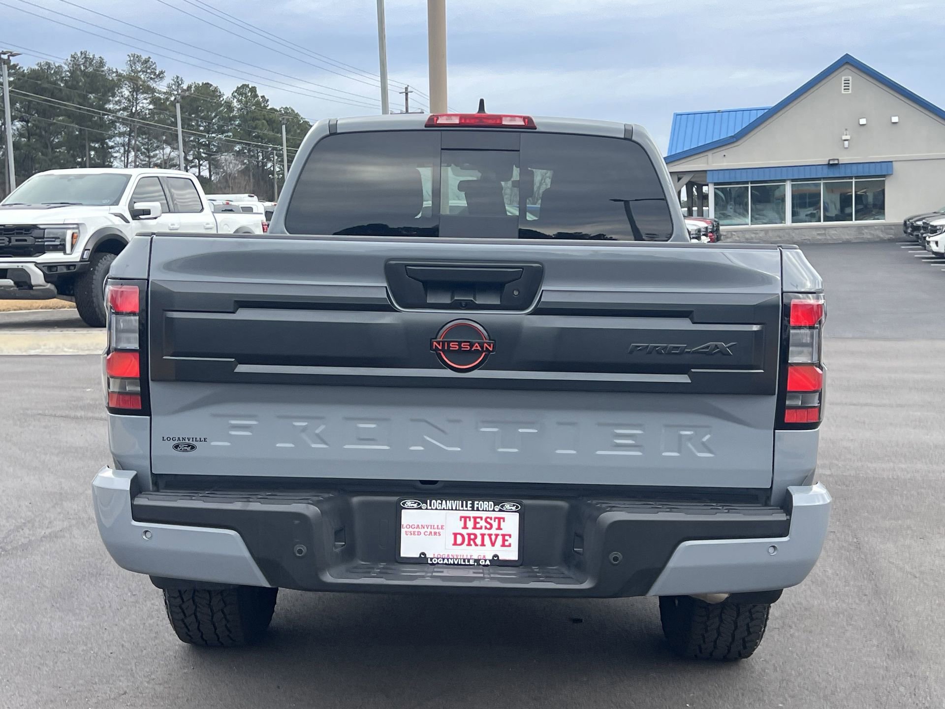 Used 2025 Nissan Frontier PRO-4X image 3