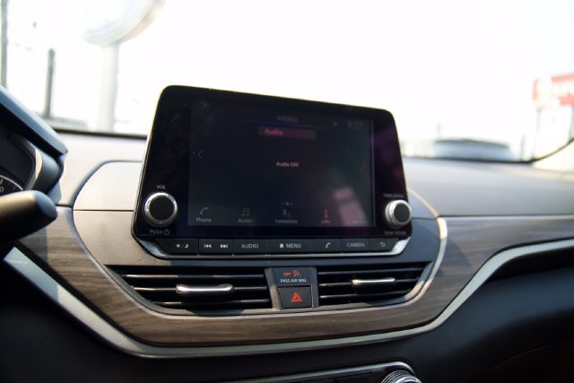 Used 2025 Nissan Altima 2.5 SV FWD image 17