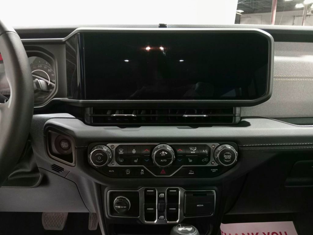 Used 2025 Jeep Wrangler Unlimited Sahara AWD/4WD image 14