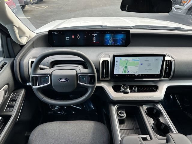 Certified 2025 Ford Expedition Active AWD/4WD image 14