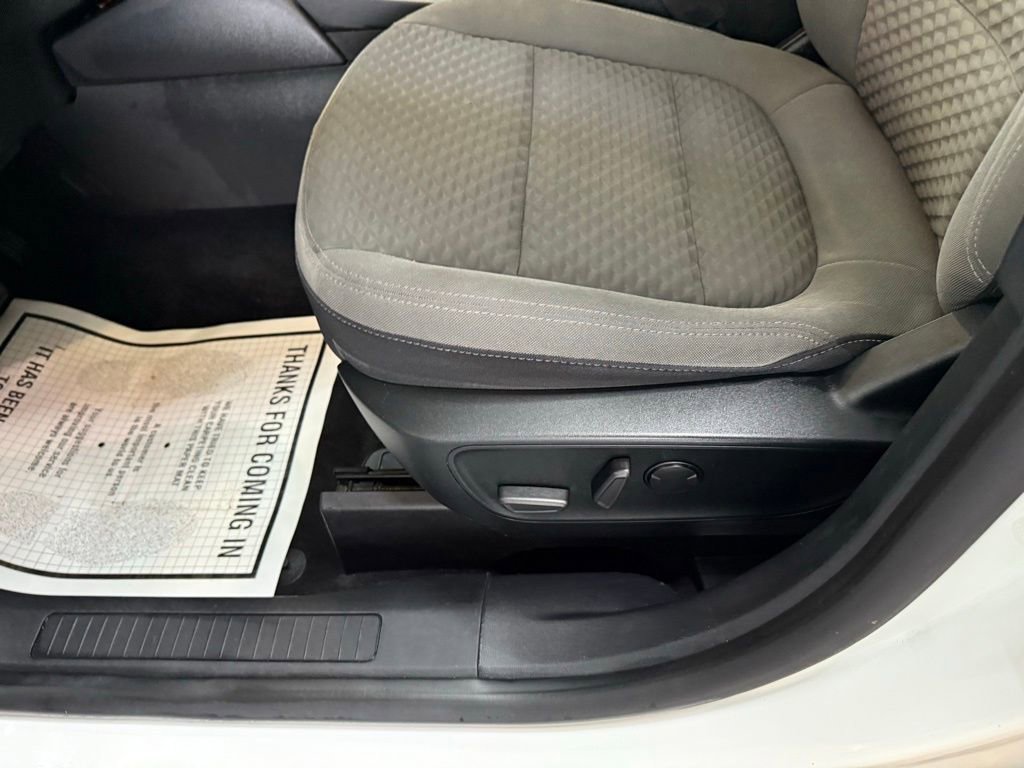 Certified 2020 Ford Escape SE image 23