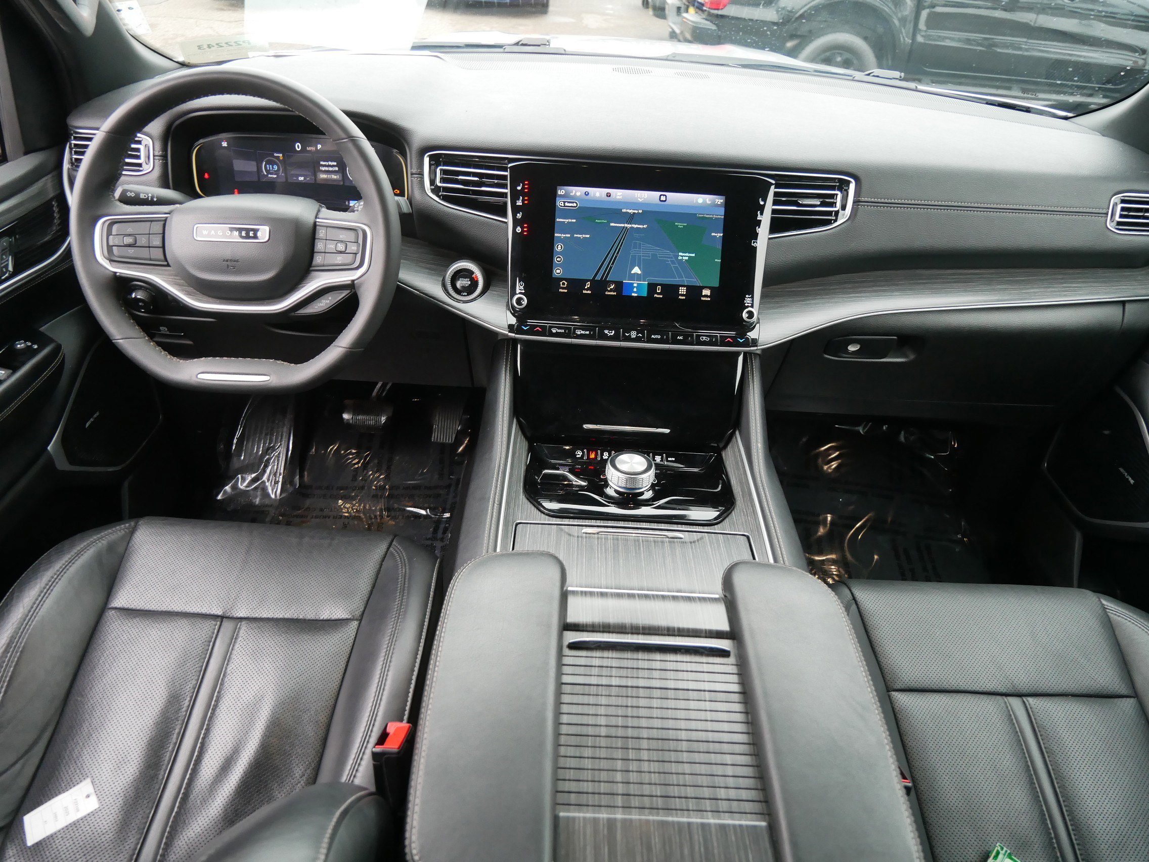 Used 2024 Jeep Wagoneer L Series II image 10