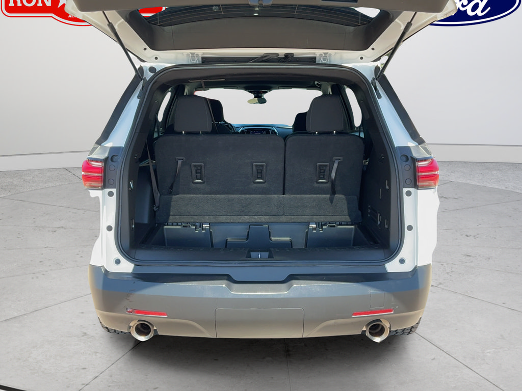 Used 2023 Chevrolet Traverse LT FWD image 21