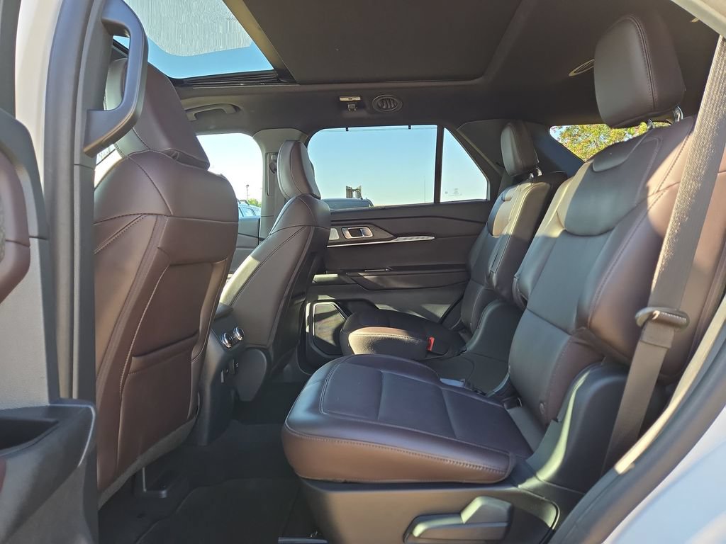Certified 2025 Ford Explorer Platinum RWD image 13