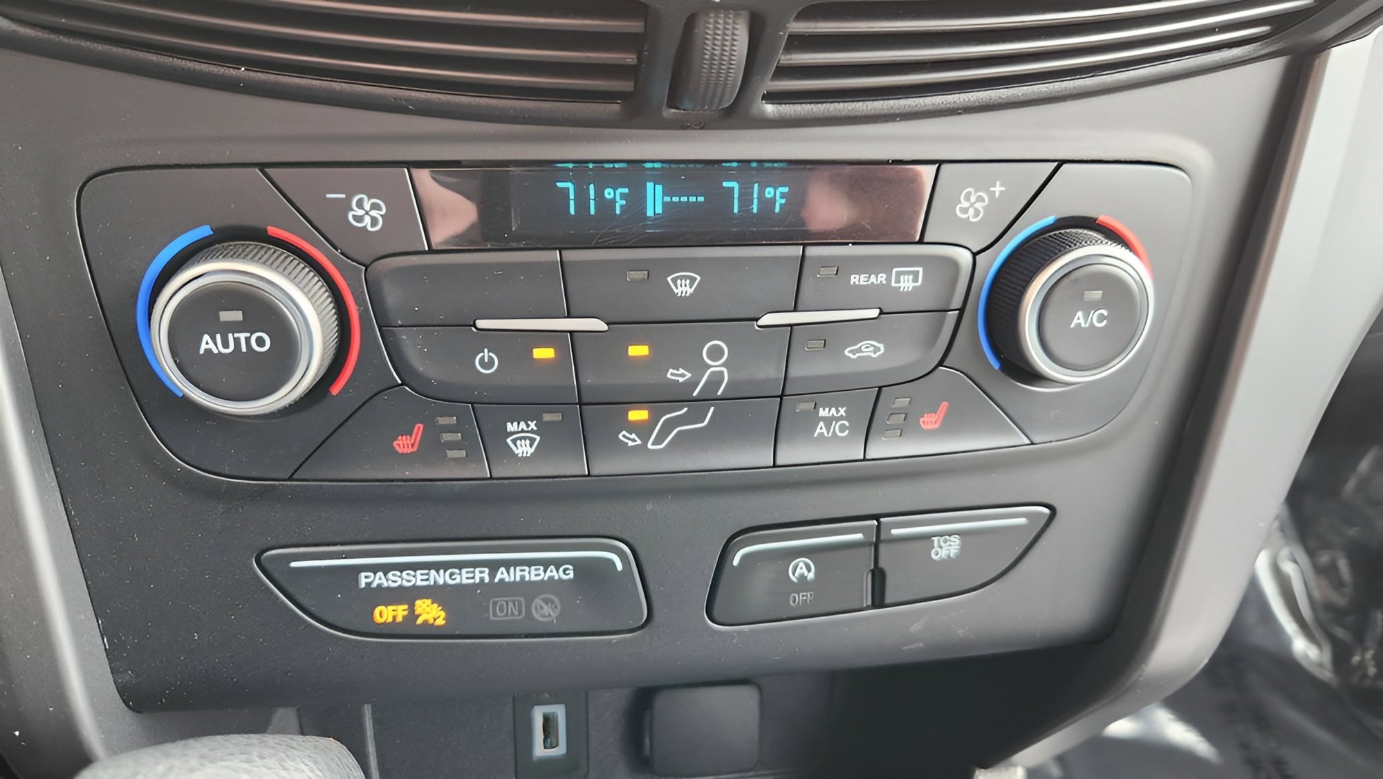 Certified 2019 Ford Escape SE image 17