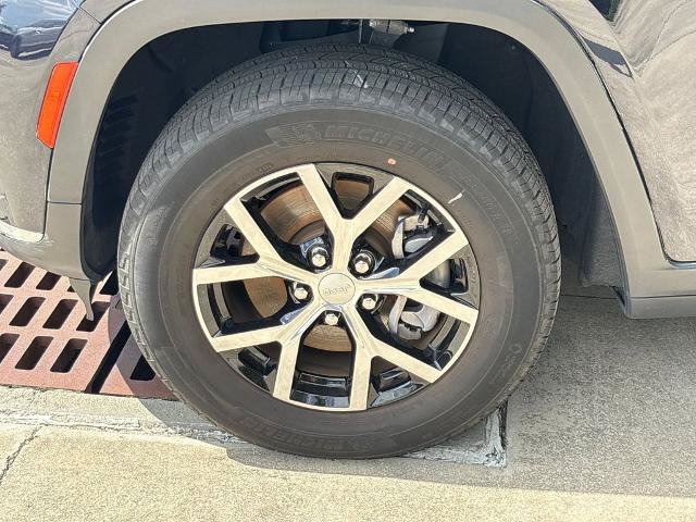 Used 2023 Jeep Grand Cherokee L Limited RWD image 12