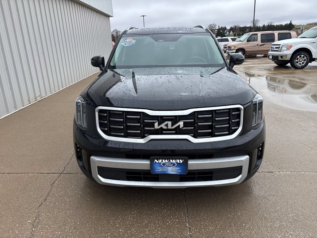 Used 2025 Kia Telluride S AWD/4WD image 2