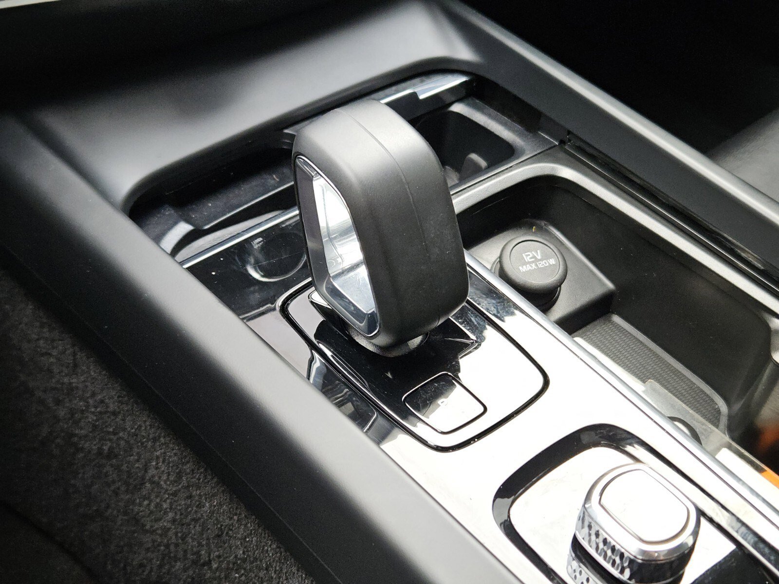 Used 2024 Volvo S60 B5 Core image 23