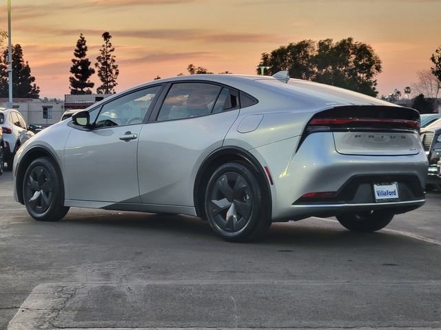 Used 2024 Toyota Prius LE image 3