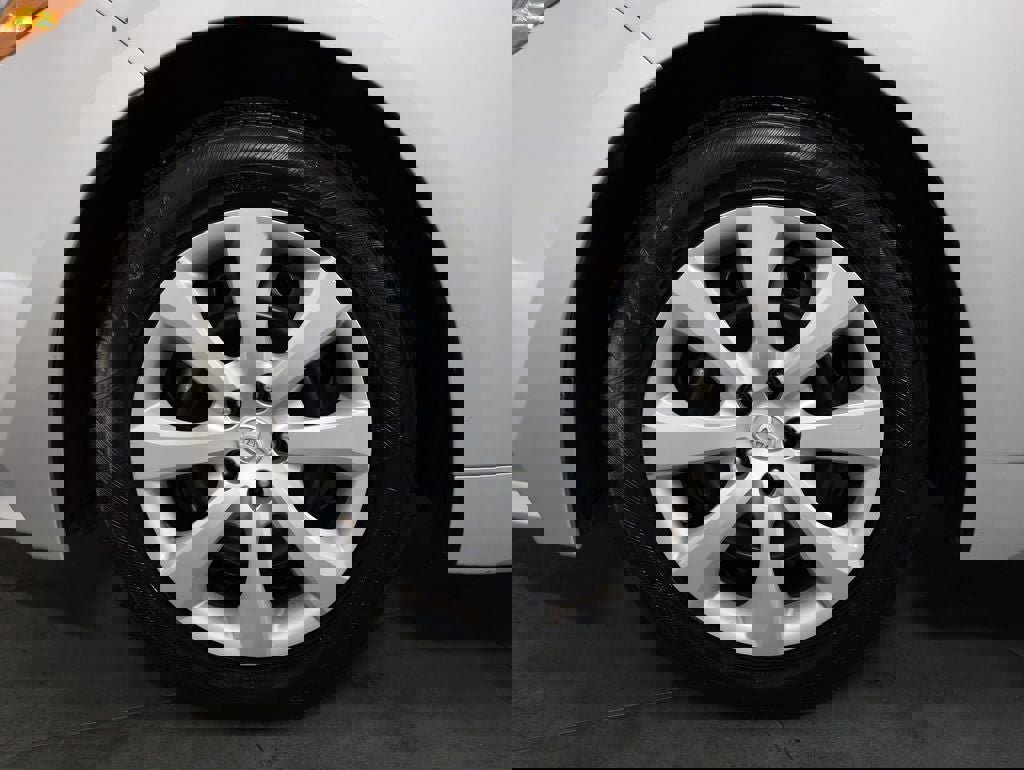 Used 2024 Toyota Corolla LE image 32