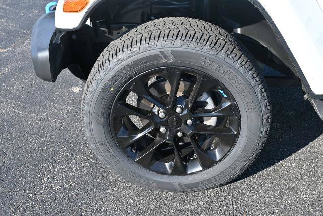 Used 2023 Jeep Wrangler Unlimited Sahara w/ Cold Weather Group AWD/4WD image 13