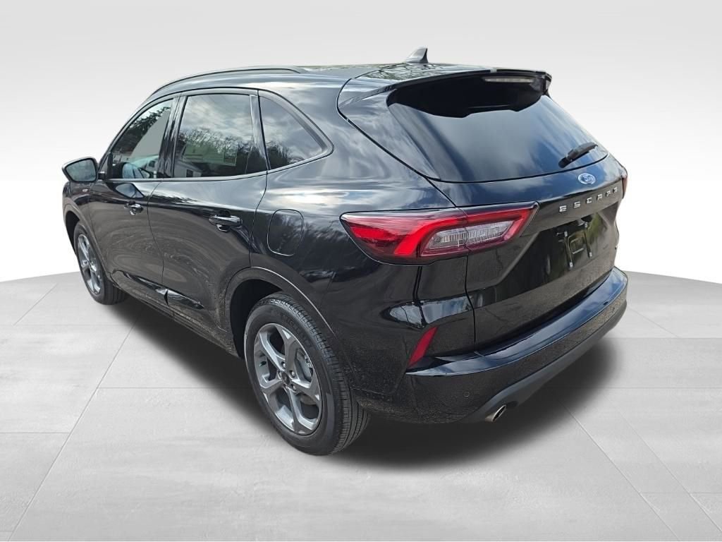 Certified 2024 Ford Escape ST-Line w/ Tech Pack #1 AWD/4WD image 9