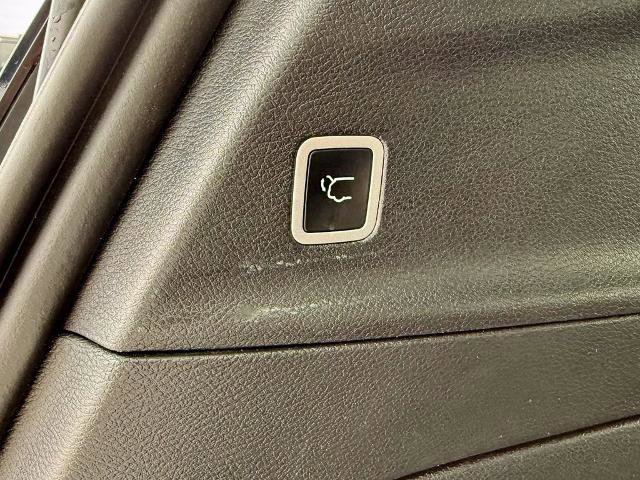 Used 2025 Chrysler Pacifica Select image 17