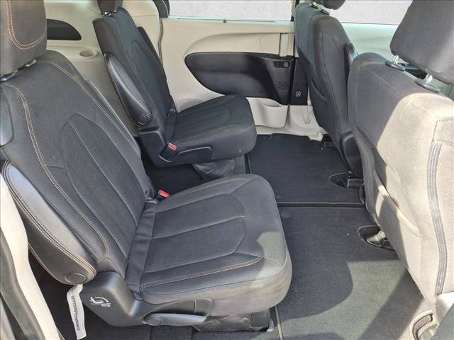 Used 2018 Chrysler Pacifica Touring Plus FWD image 24