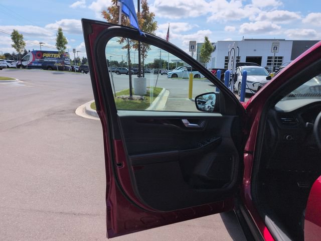 Certified 2024 Ford Escape ST-Line w/ Tech Pack #1 AWD/4WD image 27