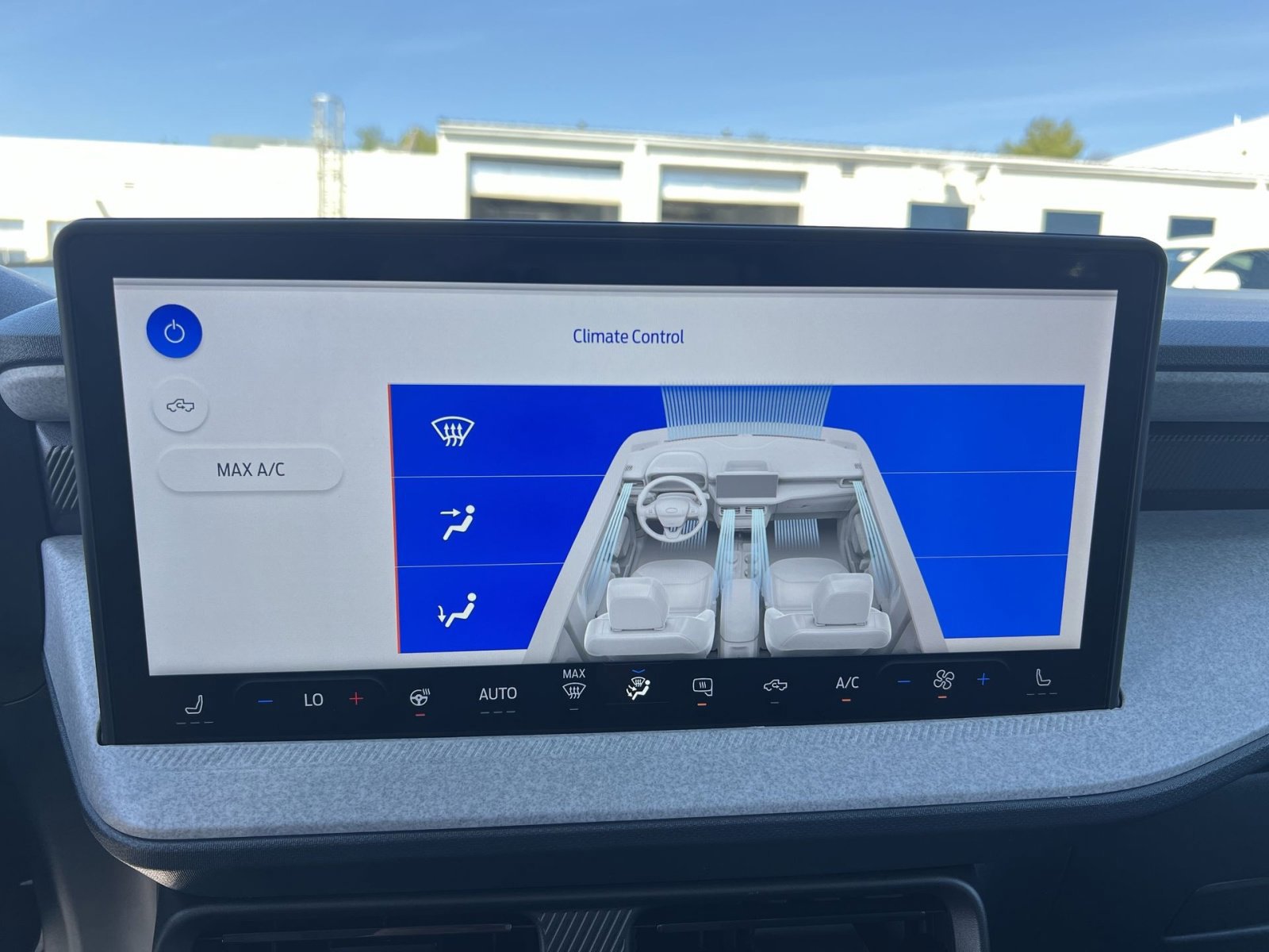 Certified 2025 Ford Maverick XLT w/ XLT Luxury Package image 21