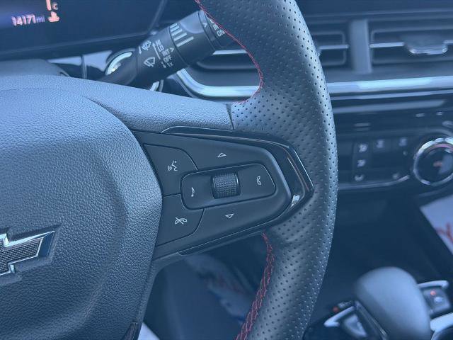 Used 2024 Chevrolet Trax RS w/ Sunroof Package image 17